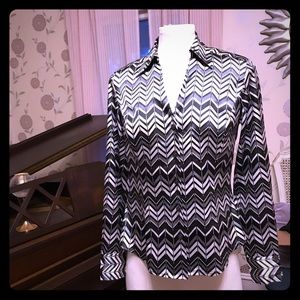 Ann Taylor 6 P like new polyester blouse. Pretty